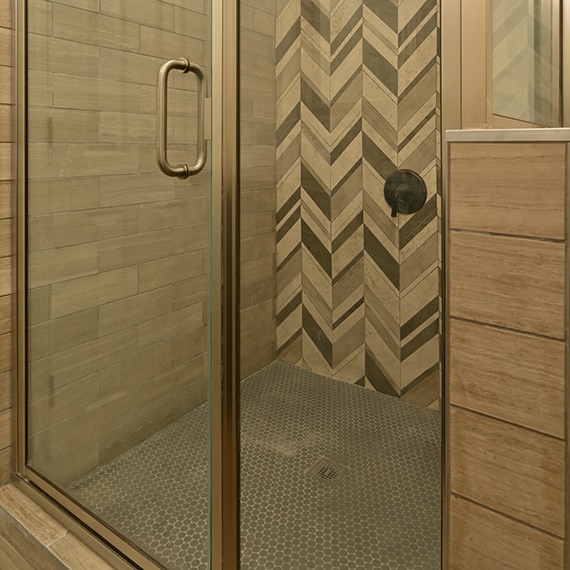 DAL_BargainMansions_E301_Limestone_DA16_Shower_11web