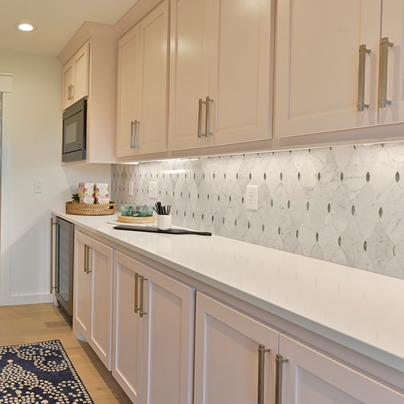 DAL_BargainMansions_E307_Lavaliere_LV16_NQ30_11web