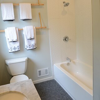DAL_BargainMansions_Warwick_GuestBath_01_web