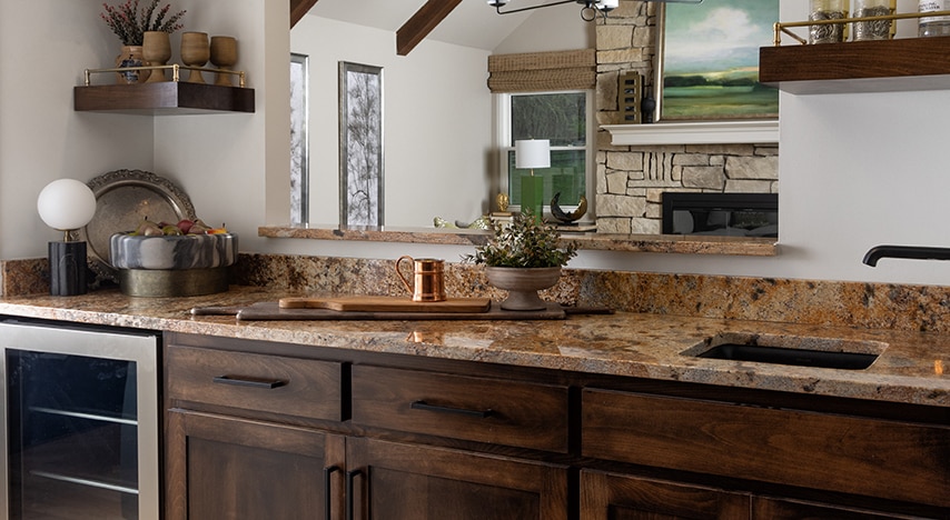DAL_BargainMansions_E603_G481_WetBar_01_854x468