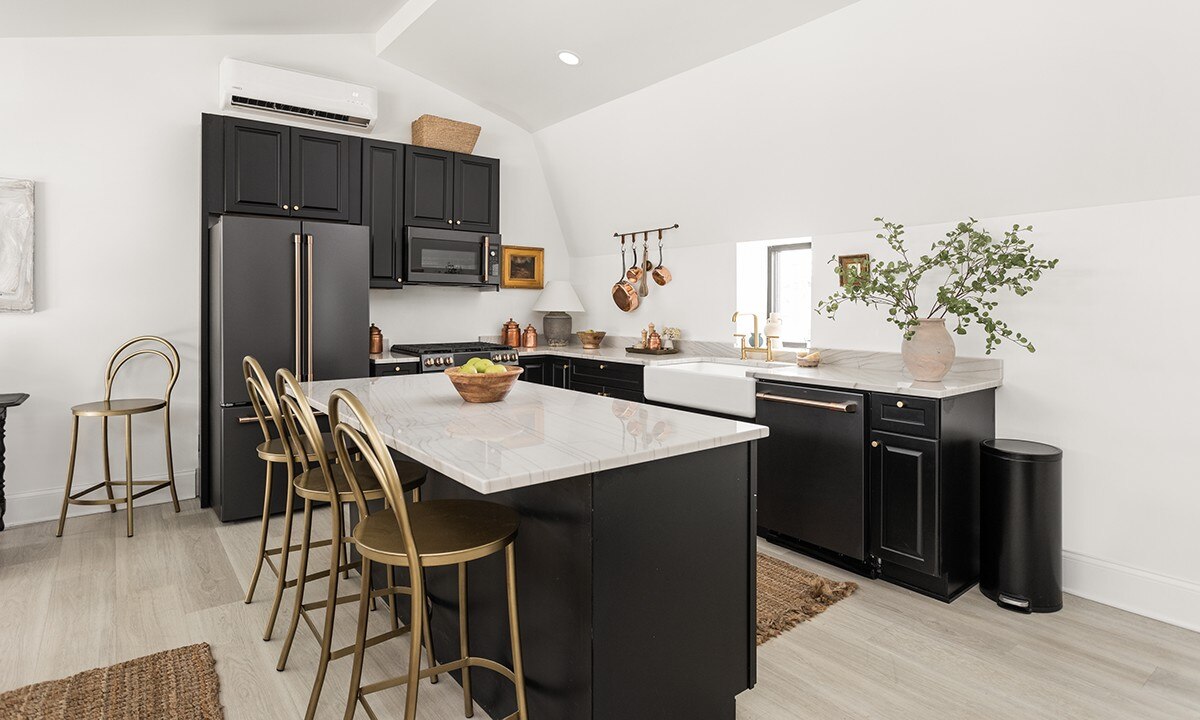 DAL_GoodBones_S7E8_Carriage_Q721_Kitchen_53_banner
